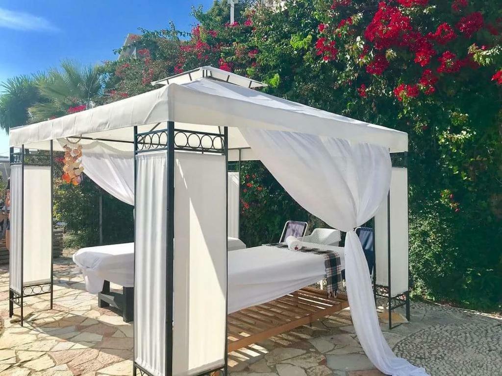 Luxury Diva Saranda Bougainville Exterior photo